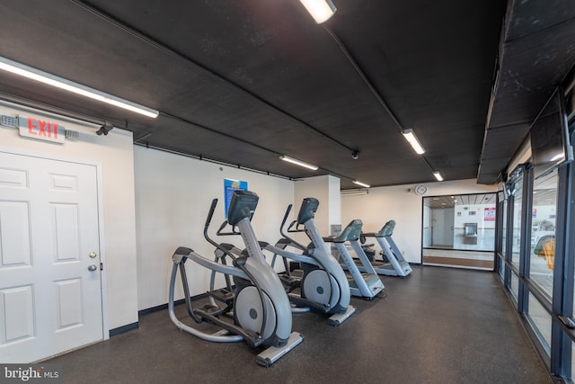 exercise room featuring baseboards