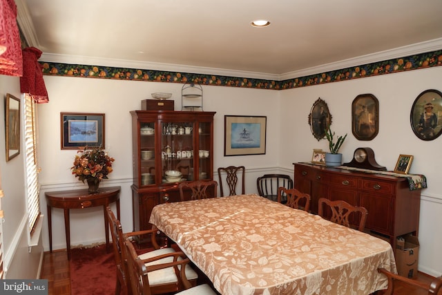 dining room with crown molding