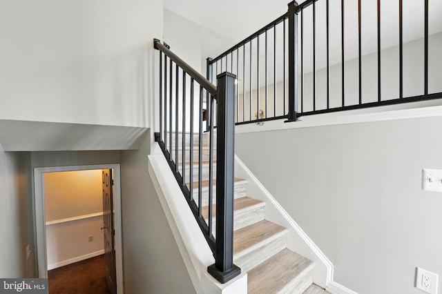 6254 Goulding Ct, Bealeton, VA 22712 - stairway with baseboards