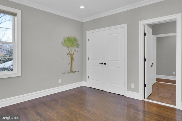 unfurnished bedroom with crown molding, recessed lighting, baseboards, dark wood-style floors, and a closet