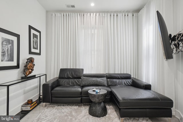 living area featuring visible vents and baseboards