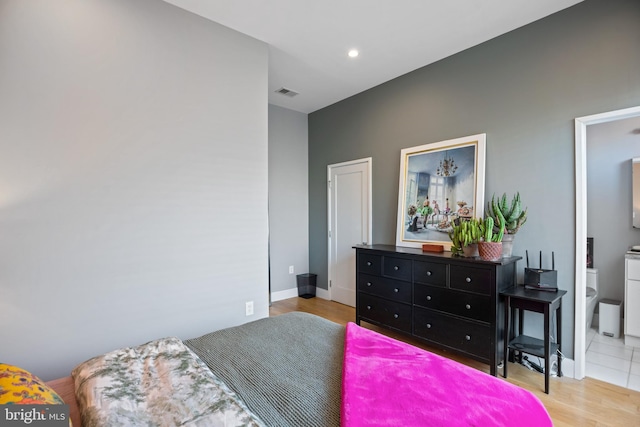 bedroom with light wood-style floors, recessed lighting, visible vents, and baseboards