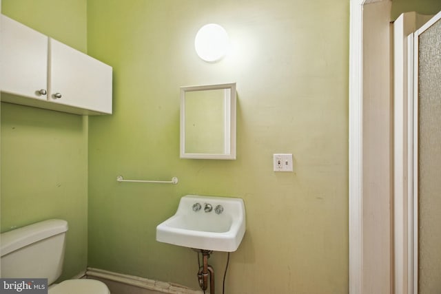 bathroom featuring a sink and toilet