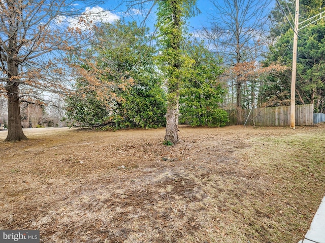 view of yard featuring fence