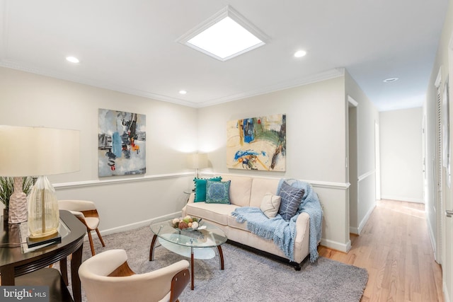 living area featuring recessed lighting, wood finished floors, and baseboards