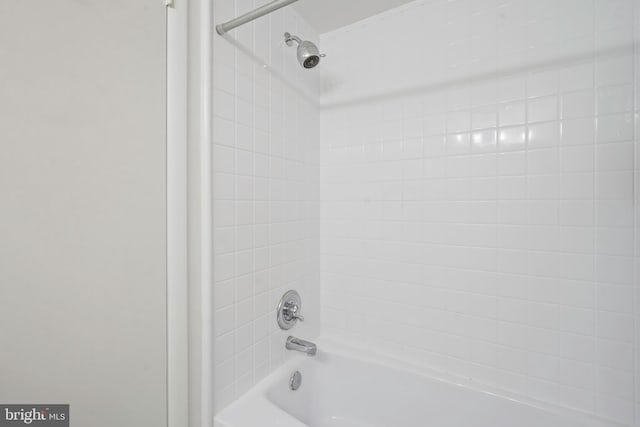 full bathroom with bathtub / shower combination