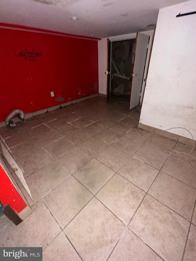 tiled empty room with baseboards