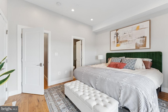 bedroom featuring light wood-style floors, recessed lighting, and baseboards