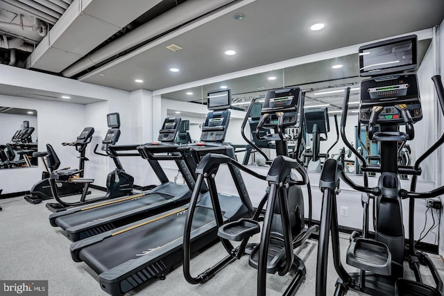 gym featuring recessed lighting