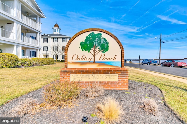 community / neighborhood sign featuring a lawn