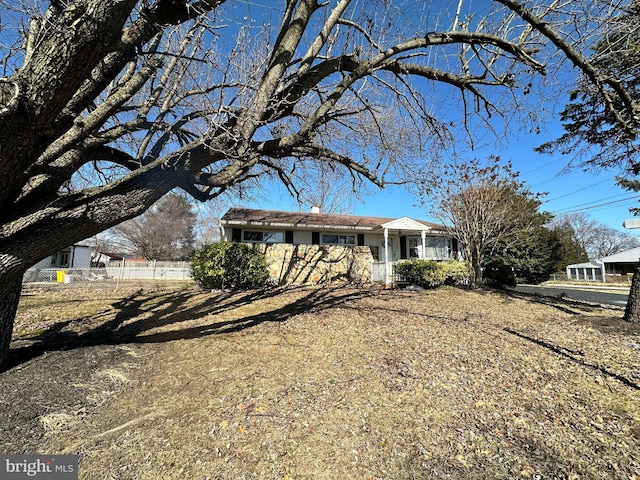 view of front of property featuring fence