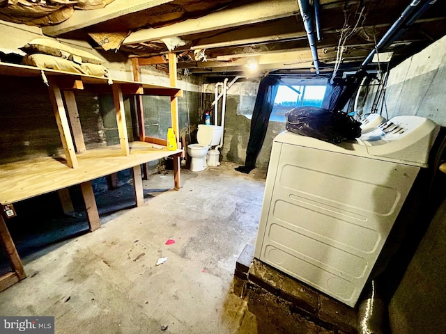 basement featuring washer / dryer