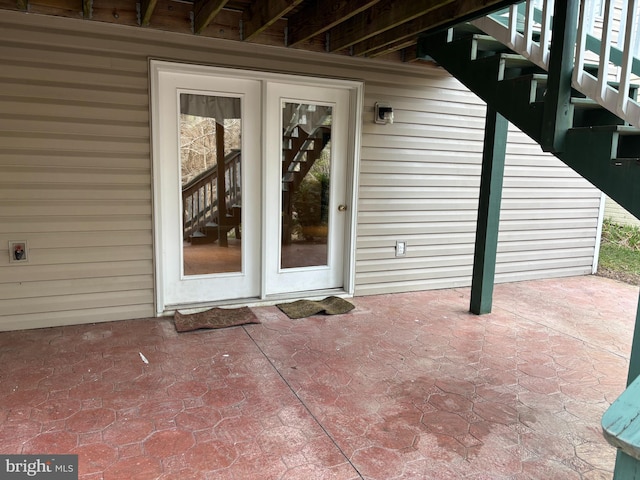 entrance to property with a patio