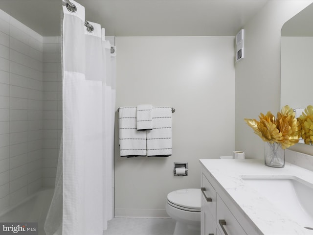 bathroom featuring curtained shower, vanity, toilet, and baseboards