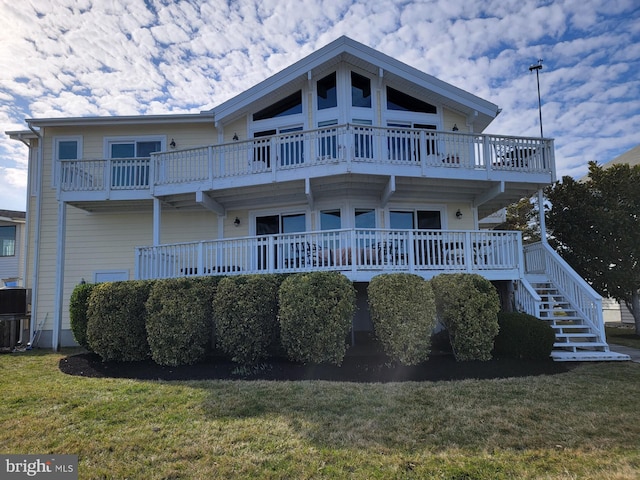 view of front of house featuring central AC unit and a front yard