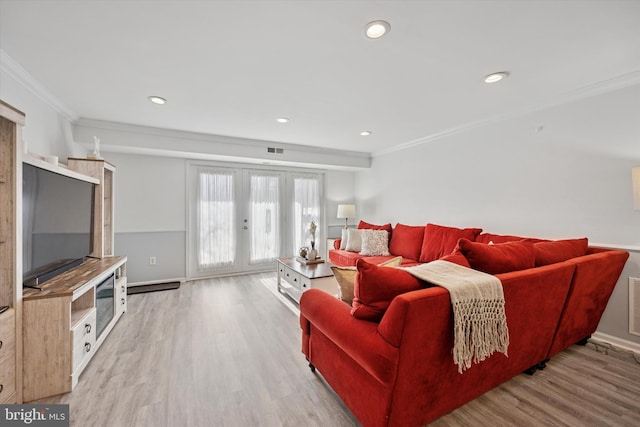 living room featuring ornamental molding, recessed lighting, visible vents, and wood finished floors