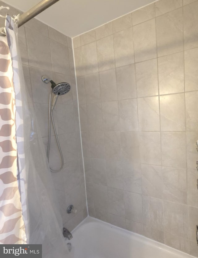 full bathroom featuring shower / bath combo with shower curtain