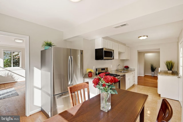 dining space featuring visible vents and baseboards