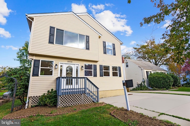 view of front of property