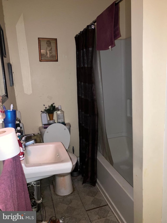 2516 S 6th St, Philadelphia, PA 19148 - full bathroom featuring shower / tub combo and tile patterned floors