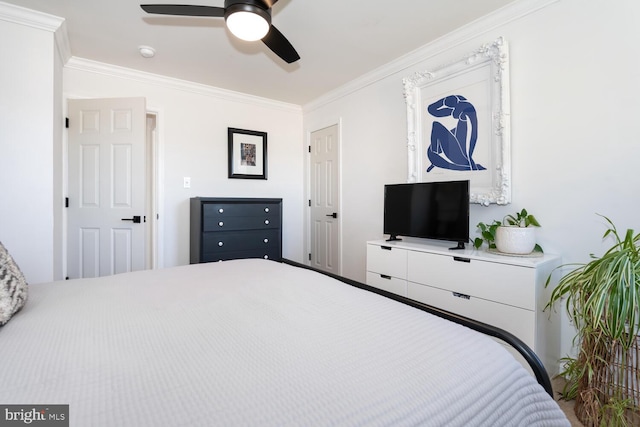 bedroom with crown molding and ceiling fan