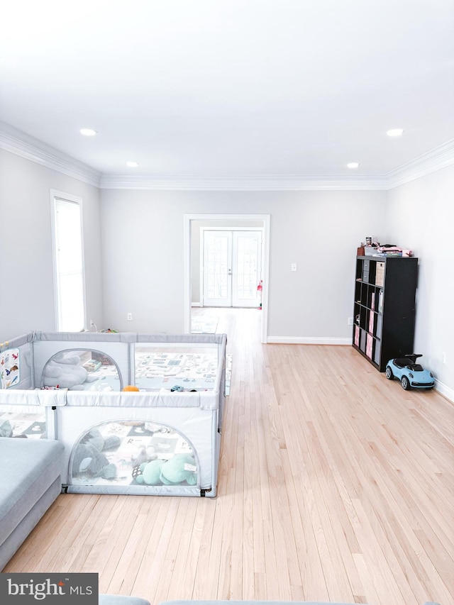 interior space featuring baseboards, recessed lighting, wood finished floors, and crown molding