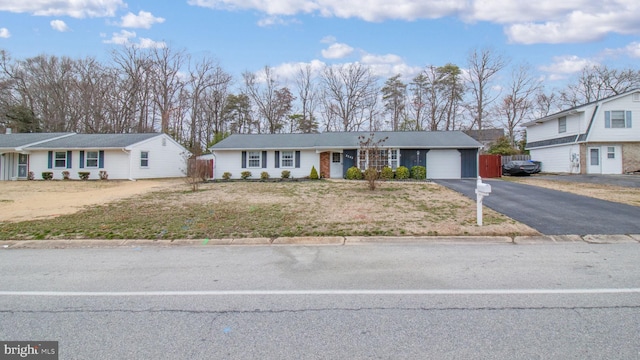 view of front of home featuring a garage and driveway