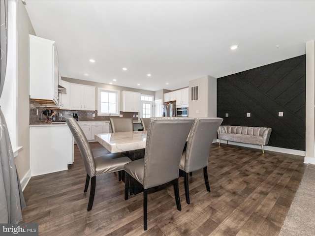 dining space featuring dark wood-style floors, recessed lighting, and baseboards