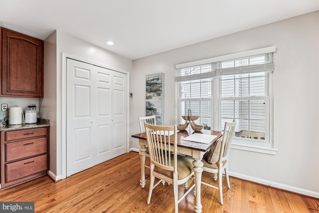 dining area featuring recessed lighting, light wood-style floors, and baseboards