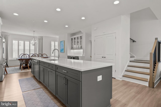 kitchen featuring a sink, gray cabinetry, recessed lighting, and light wood finished floors