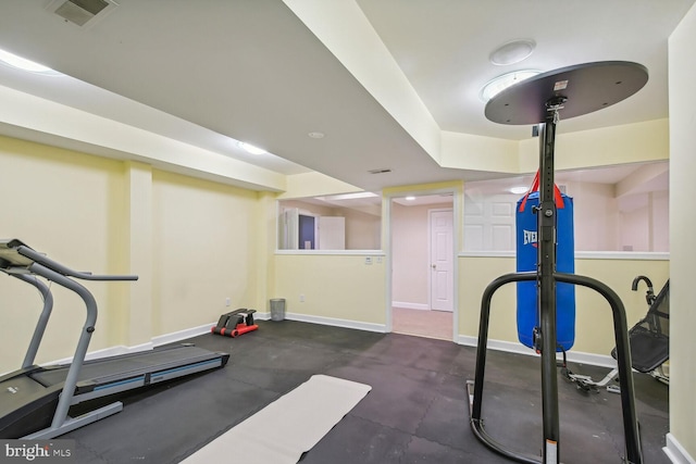 workout room with visible vents and baseboards