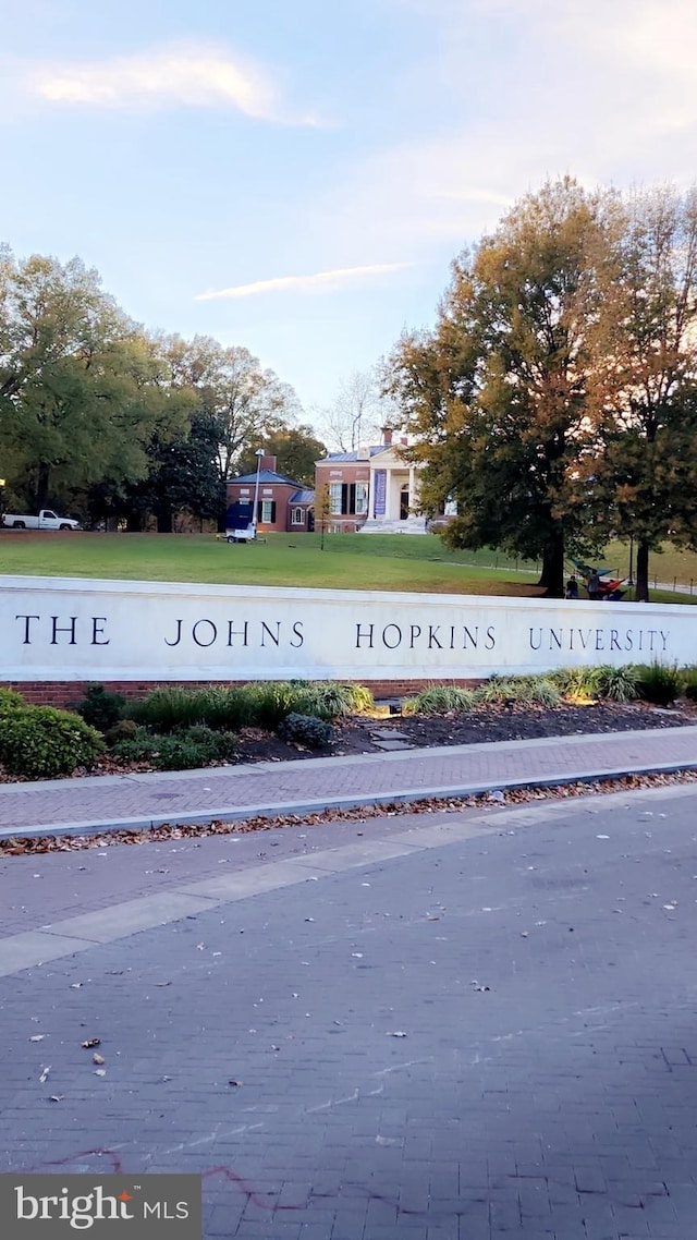 view of community / neighborhood sign