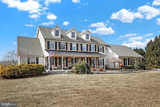 view of front of house featuring roof with shingles and a front yard