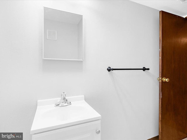 bathroom with visible vents and vanity