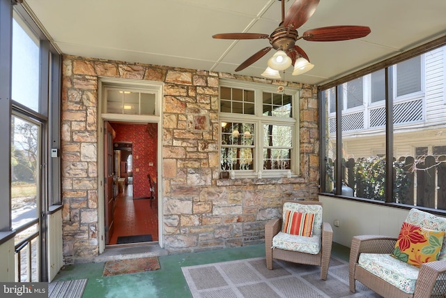 sunroom / solarium with a ceiling fan