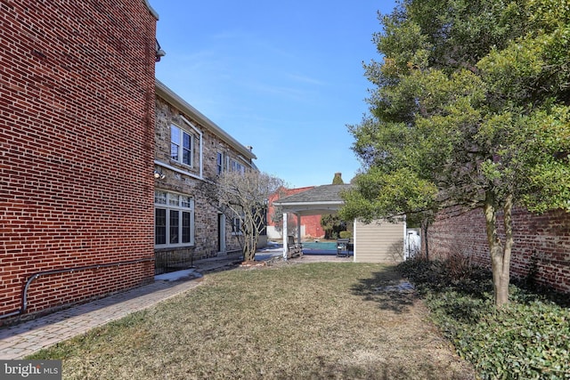 view of yard featuring a patio area