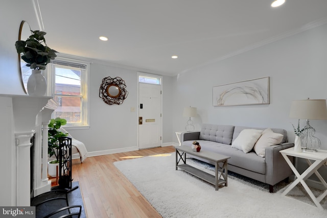 living area with baseboards, recessed lighting, wood finished floors, and crown molding