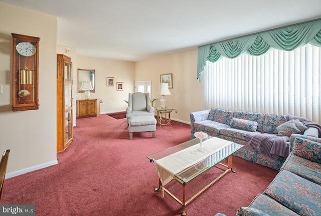 living area with carpet and baseboards