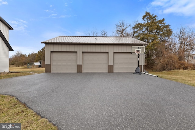 view of detached garage