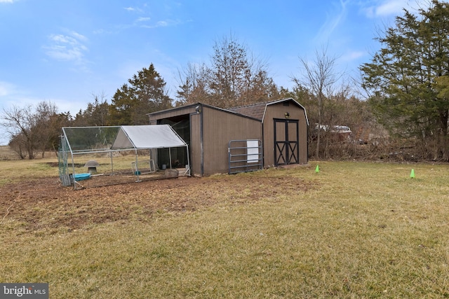 view of outdoor structure featuring an outbuilding