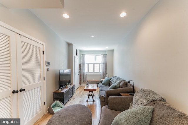 living area featuring light wood-style flooring and recessed lighting