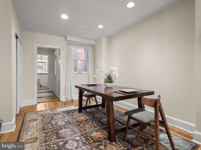 dining room with a chandelier, hardwood / wood-style floors, recessed lighting, and baseboards