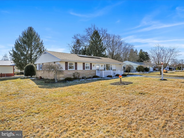 single story home featuring a front lawn