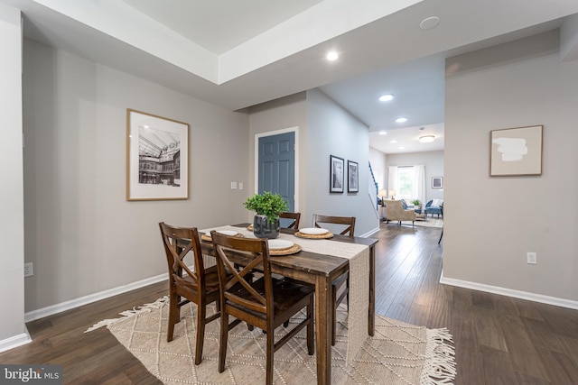 dining room featuring dark wood-style floors, recessed lighting, and baseboards