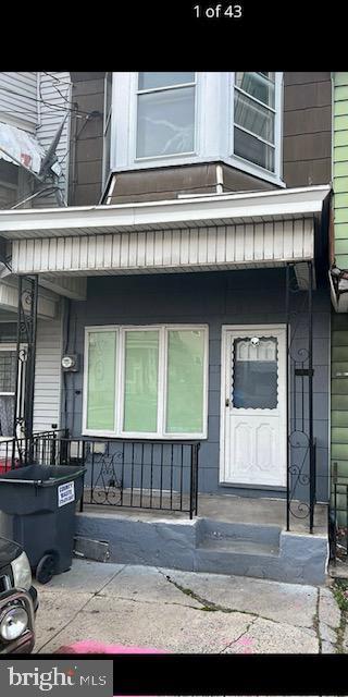 doorway to property with covered porch