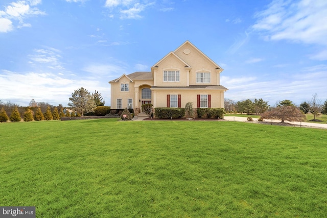 view of front of house featuring a front lawn