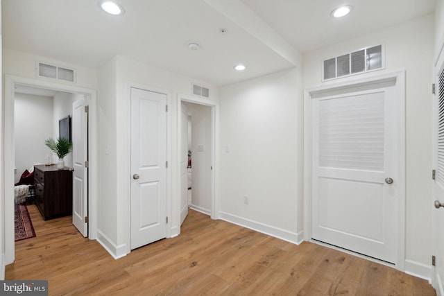 foyer featuring light wood-type flooring, visible vents, and recessed lighting