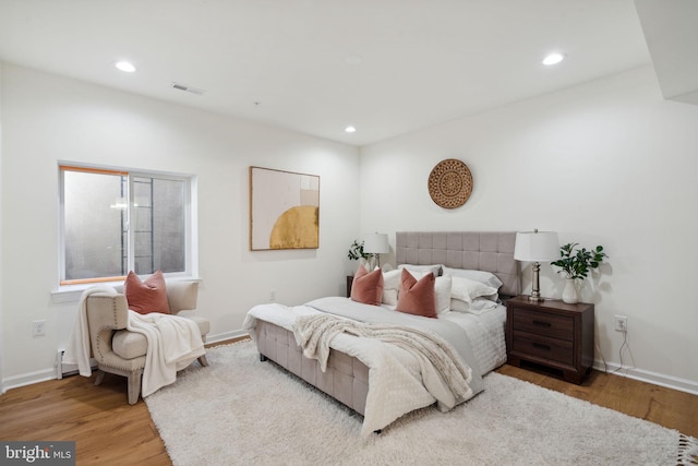 bedroom featuring recessed lighting, baseboards, visible vents, and light wood finished floors