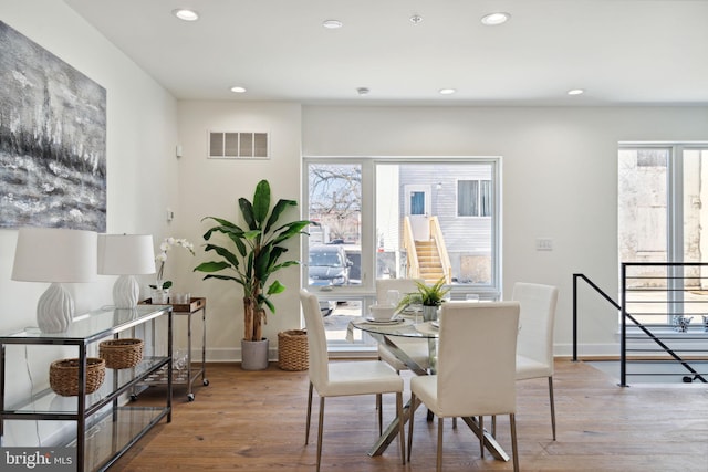 dining space featuring light wood-type flooring, plenty of natural light, visible vents, and recessed lighting