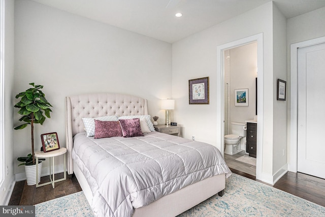 bedroom featuring connected bathroom, baseboards, dark wood-style flooring, and recessed lighting